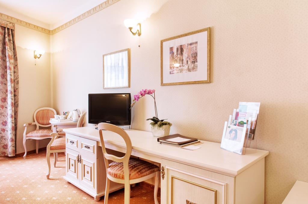 Hotel Amadeus Krakau Buitenkant foto